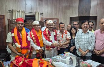 होटल एसोसिएशन, उदयपुर द्वारा आज नवनिर्वाचित महापौर श्रीमान पारस जी सिंघवी तथा होटल एसोसिएशन के सदस्य एवं नवनिर्वाचित पार्षद श्रीमान आकाश जी वागरेचा, श्रीमान जतिन जी श्रीमाली एवं श्रीमती स्नेहलता जी टांक का स्वा